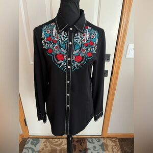 Women’s Shyanne black western embroidered pearl snap long sleeve shirt. Small